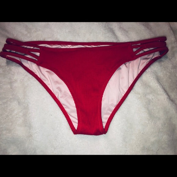 Red Bikini - Picture 3 of 4